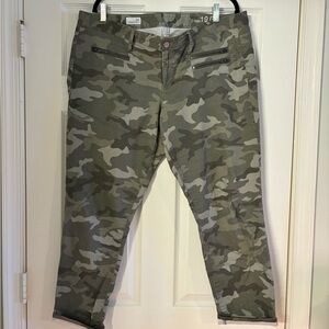 Gap 1969 Y2K Camouflage Jeans in size 34/18